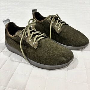 Earth Wool Sneaker Boomer Olive Green Lace-Up Sheep Fur Tennis Shoe Women’s 9